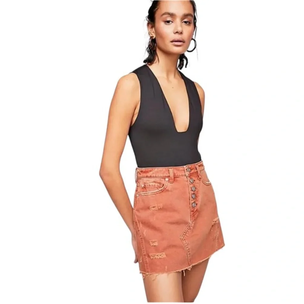 Free People High Waist Rust Distressed Denim Mini Skirt 💕